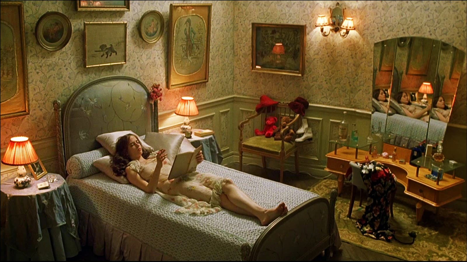 the Dreamers bedroom_10 of the most beautiful bedrooms seen in TV and film
