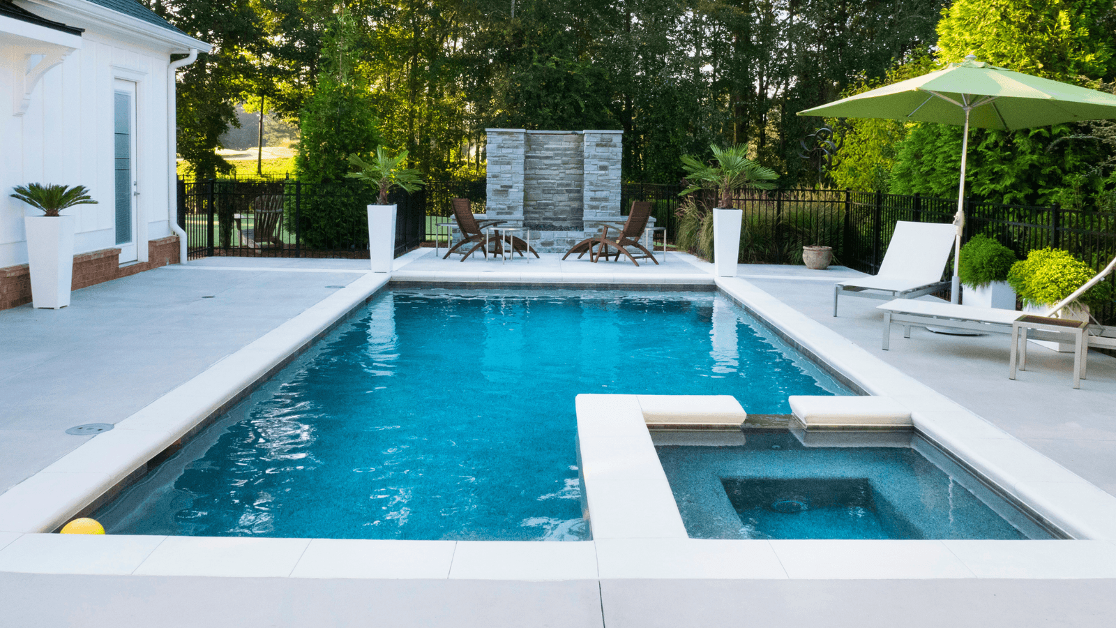 saltwater pool&nbsp;