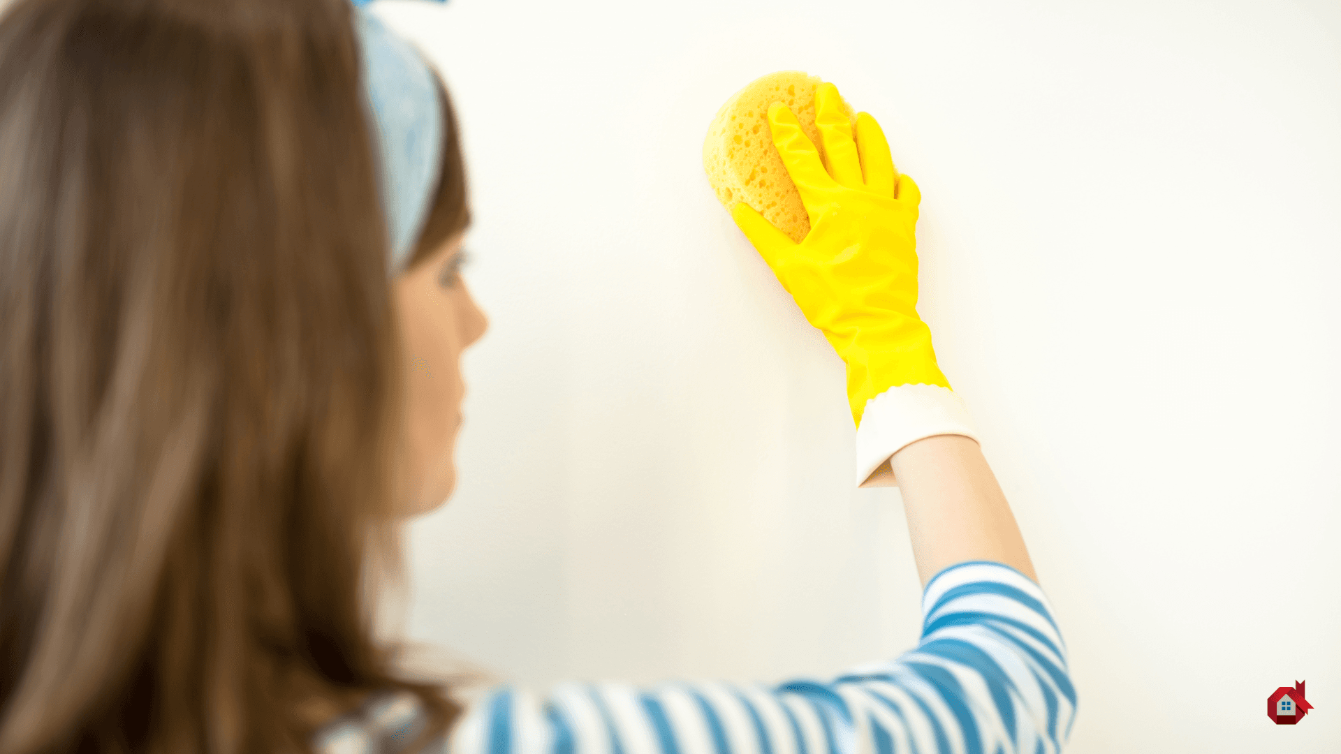 Cleaning walls 