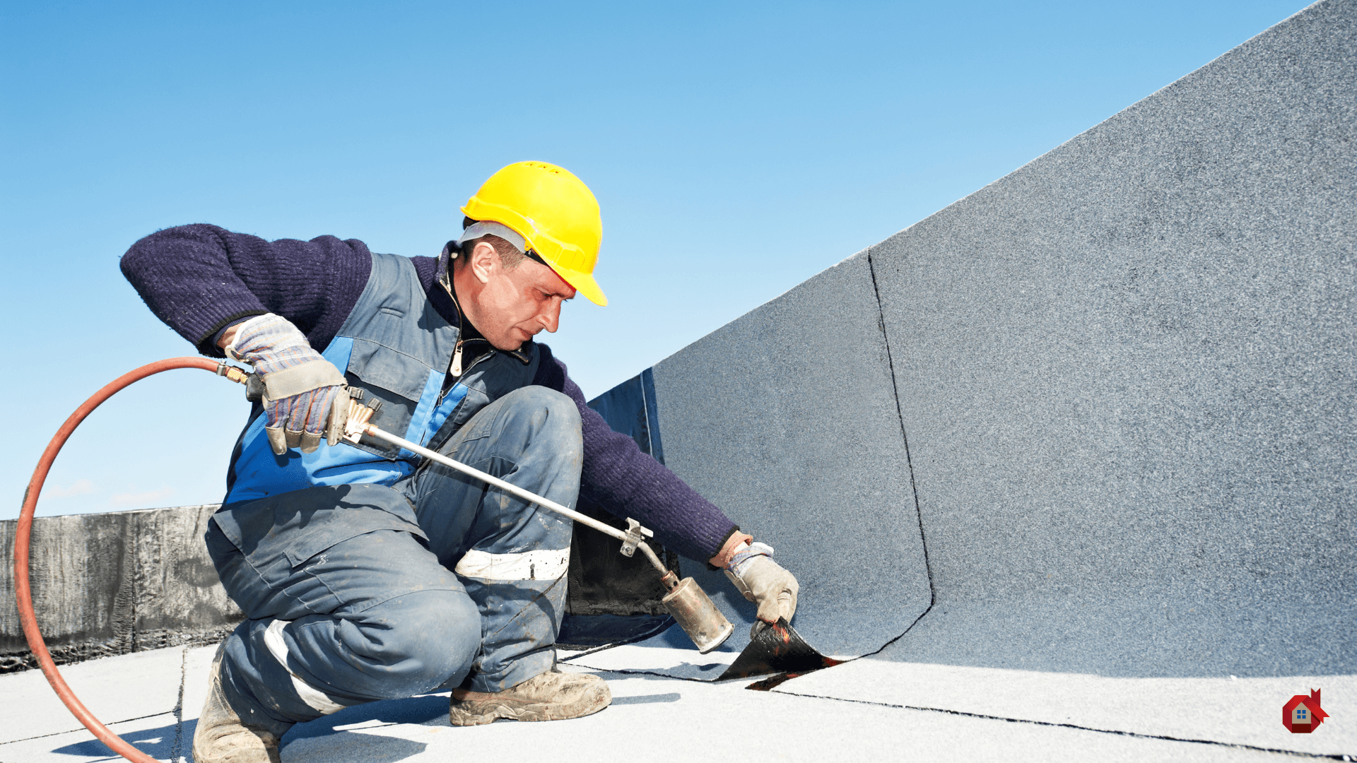 contractor installing a flat roof&nbsp;