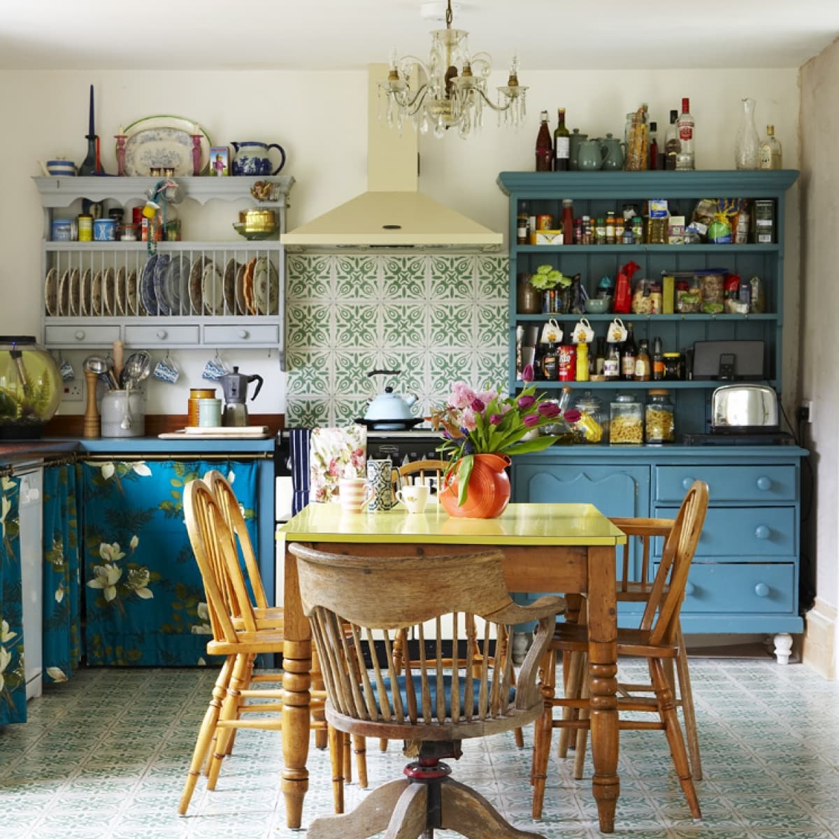 retro kitchen ceramic tile pattern_Vintage Kitchen: How to Play Up a Retro Decor
