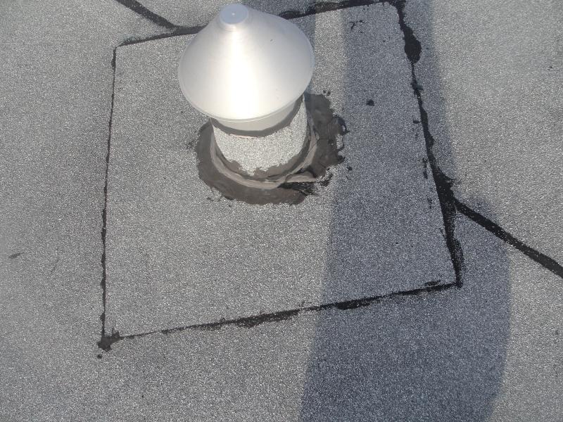 Damaged joint requiring roof sealant