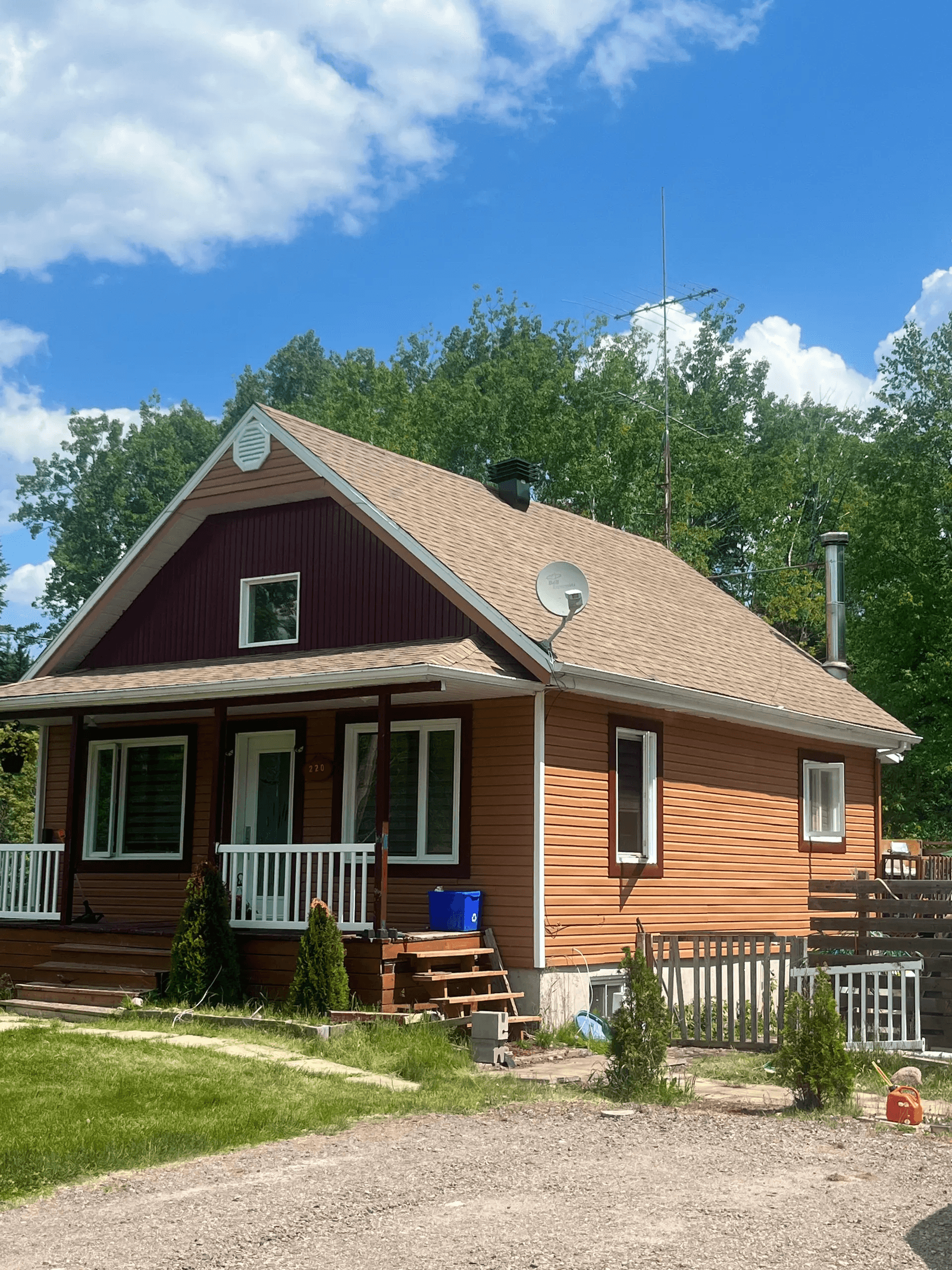 Front of a detached house with an asphalt shingle roof.