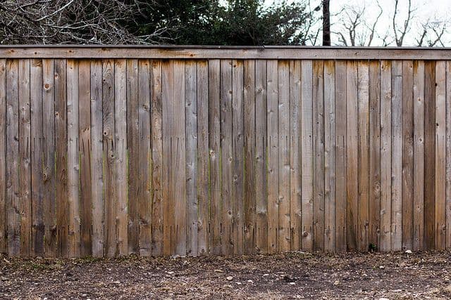 Wood fence_Steps to painting or staining your fence