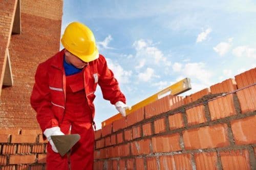 bricklayer installing bricks_5 tips for making your renovation site more ecological