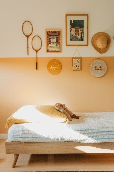 chambre à coucher murs couleur pêche-peach coloured bedroom walls