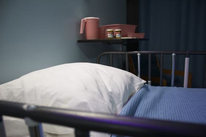 lit hopital_hospital bed