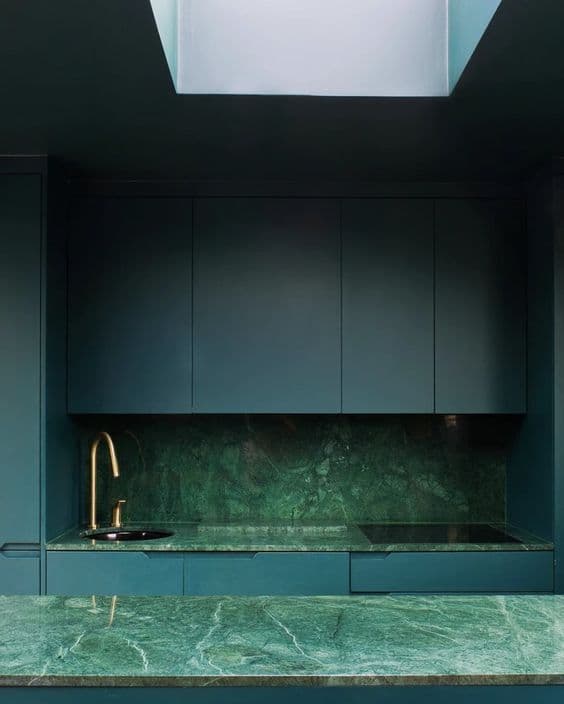 Comptoir de marbre vert_Inspiration réno: 10 exemples de comptoirs en marbre