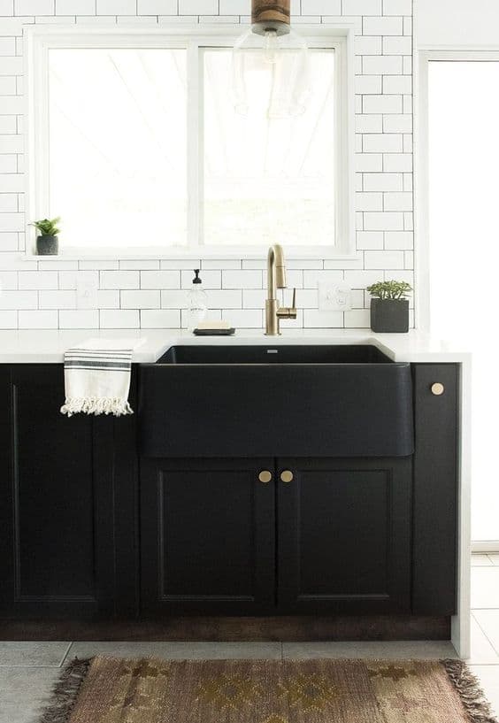 large, black farmhouse sink_10 Examples of Black Kitchen Sinks