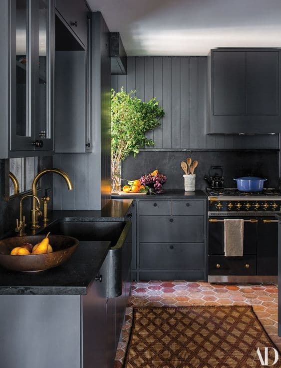dark-coloured kitchen and black sink_10 Examples of Black Kitchen Sinks