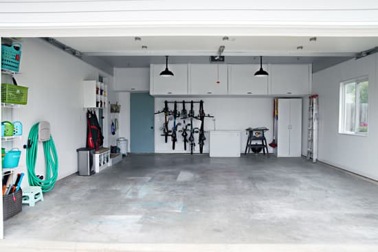 storing garage_Garage layouts: 10 examples
