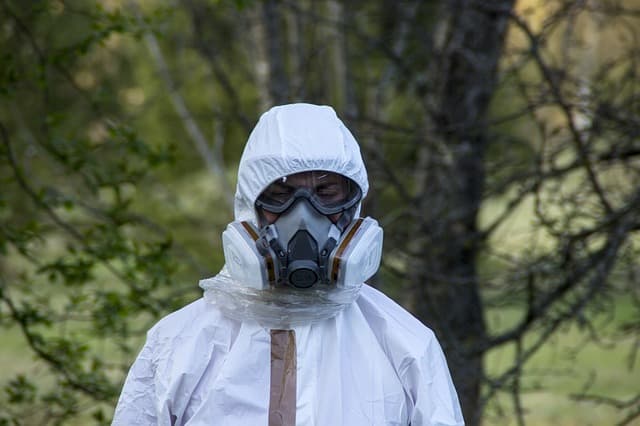 Outfit for asbestos removal