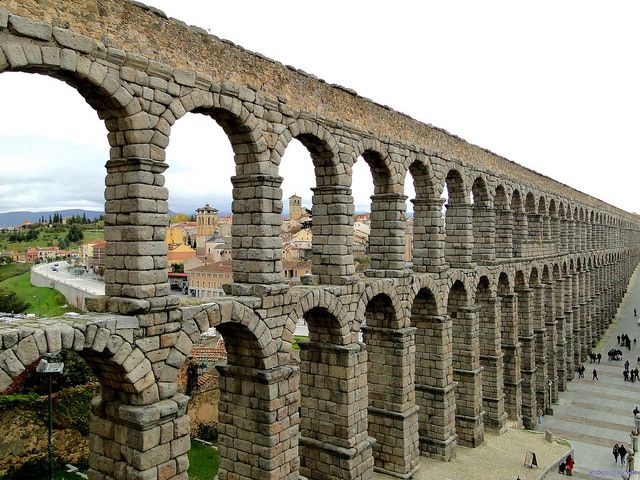 Aqueduc romain de Ségovie en Espagne_Comment installer un drain français?_Soumission Rénovation