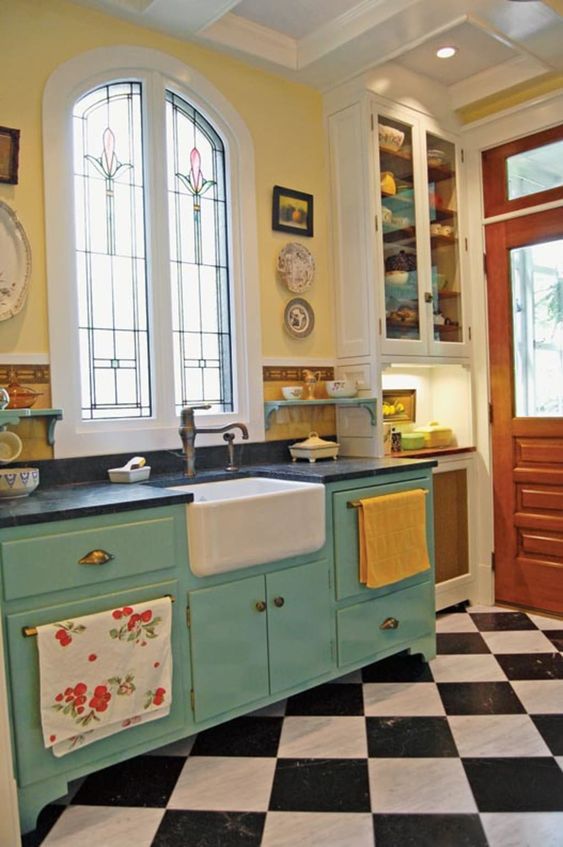 Eclectic kitchen_10 old houses that have been renovated and enhanced